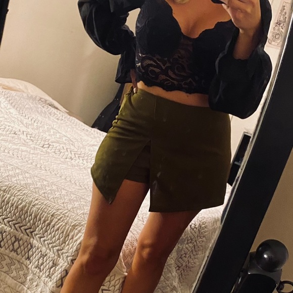 Army green skort with front slit - Picture 4 of 4